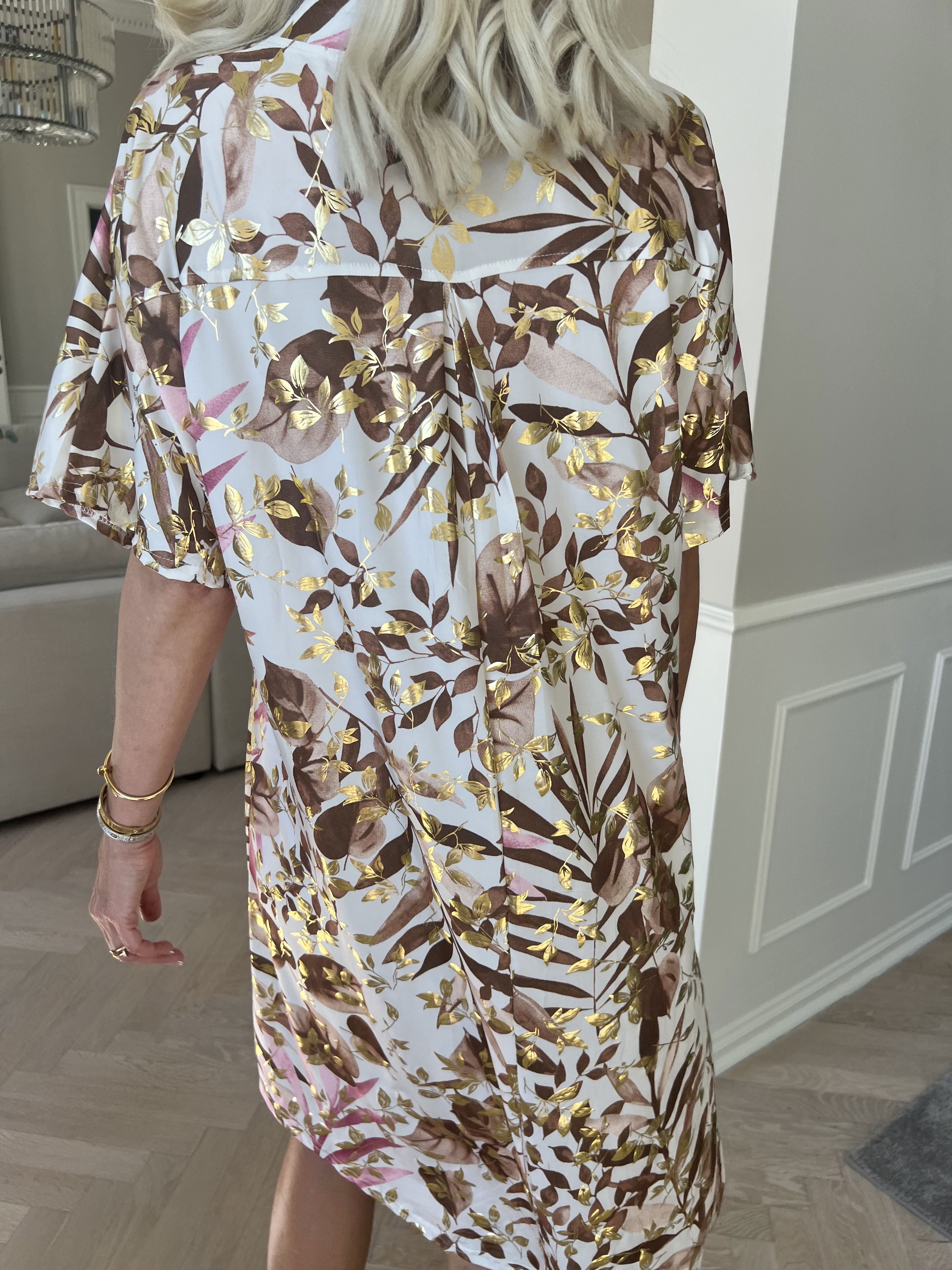 Ebba Gold Leaf Sleeveless - Skjortekjole i elastisk stof med bladprint